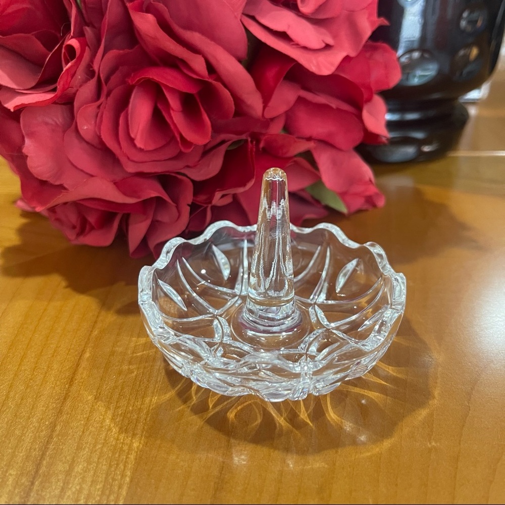VINTAGE Crystal Ring Holder! 3.5 in and perfect condition. Amazing gift!